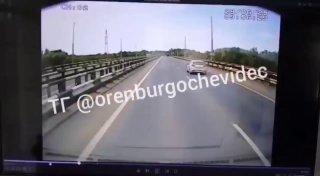 Видео страшного ДТП на Загородном шоссе 🇷🇺 Подпишись - ЧП Оренбург 💬 Написать...