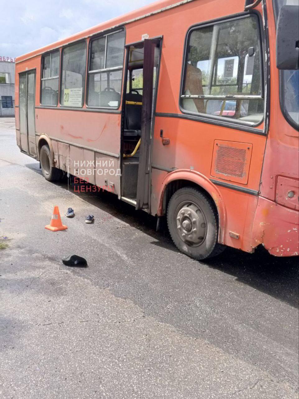 В Нижегородской обрасти в поселке Октябрьском на Бору автобус переехал ноги...