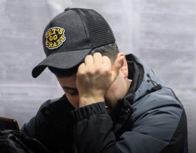 В Петергофе мигрант из Таджикистана снял трусы на детской площадке — перед...