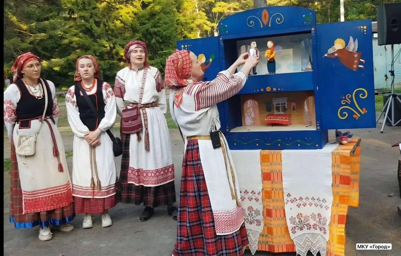 Передвижной кукольный театр появился в Иркутске
