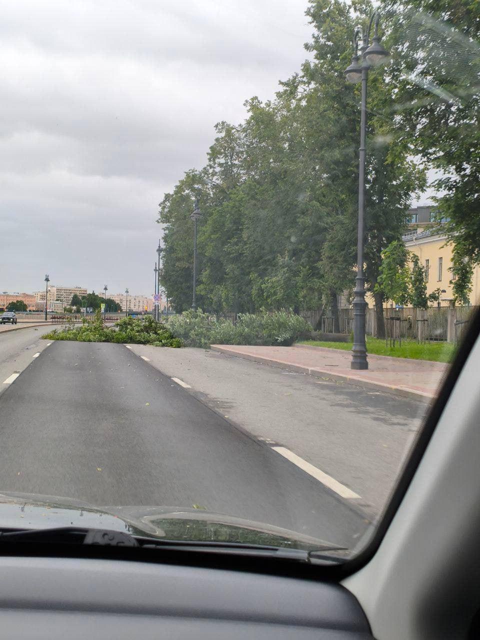 Уровень воды на дамбе превысил 180 см.