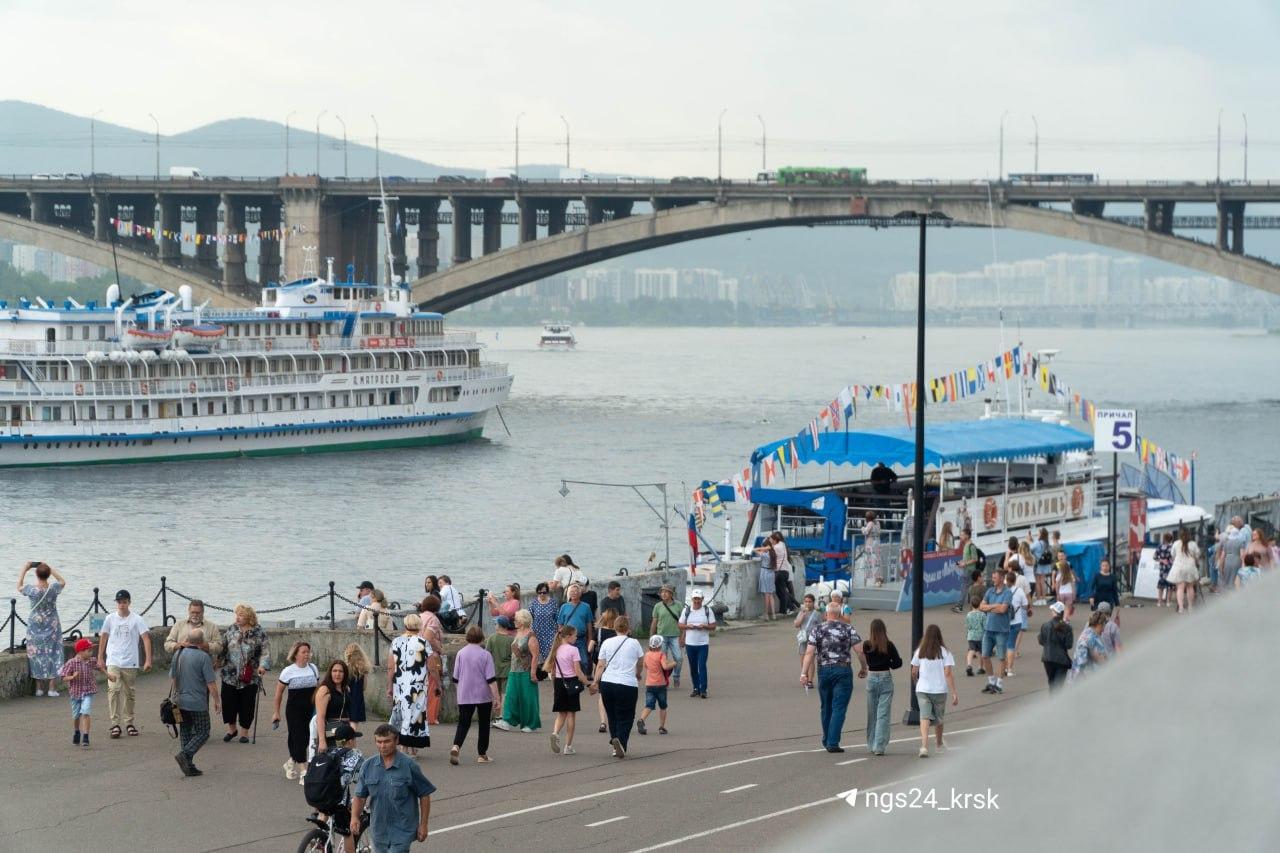На Центральной набережной сегодня было празднично