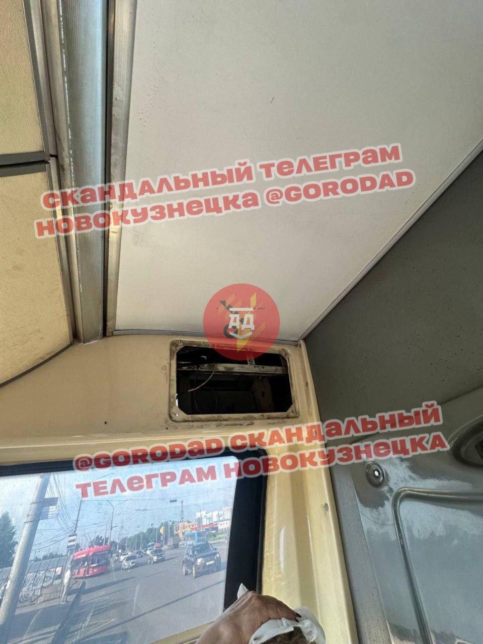 В Новокузнецке на женщину с крыши автобуса упала металлическая деталь