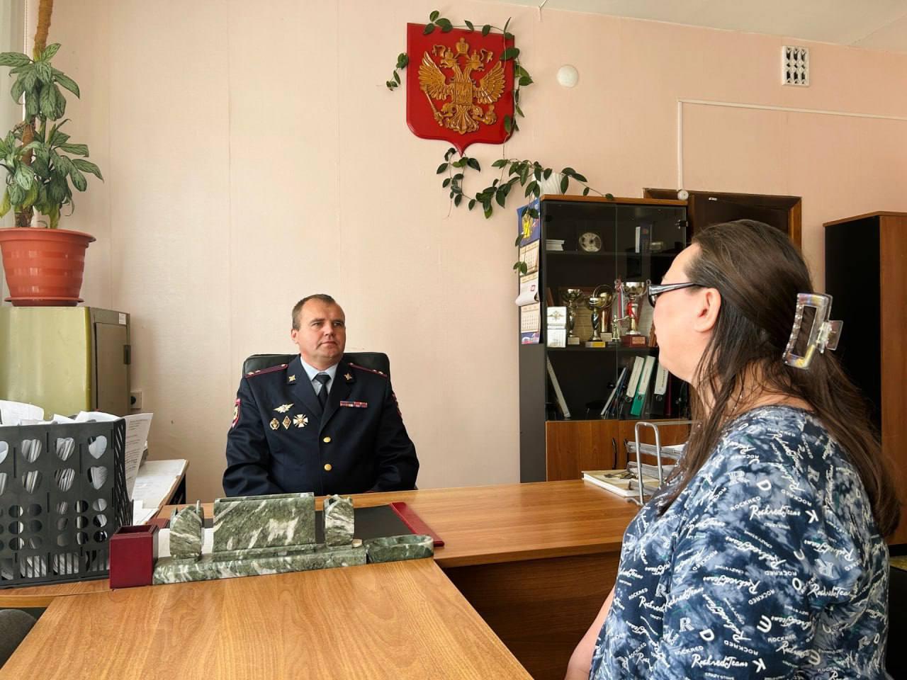 В Зеленогорске полицейские вернули местной жительнице 30 тысяч рублей,...