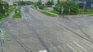 В 5 утра на ул. Южнобутовская произошло столкновение двух автомобилей.