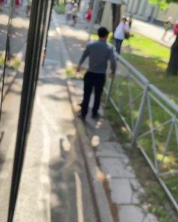 На остановке «25 лет Октября» двое водителей общественного транспорта...