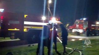 В Шиле Сухобузимского района ночью горел двухквартирный дом. Огонь повредил кровлю и две квартиры.