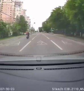 Мотоциклист врезался в такси в Раменском
