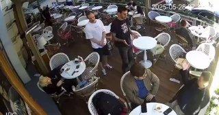 Футболист Федор Смолов избил двоих человек в «Кофемании» в центре Москвы. Как раз в той, где ранее посетителей стульями избили другие футболисты – Кокорин и Мамаев.