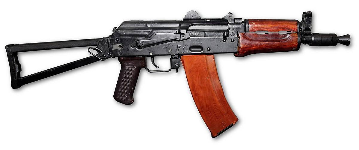 Москвич искал металлолом на помойке, а нашёл настоящий боевой автомат