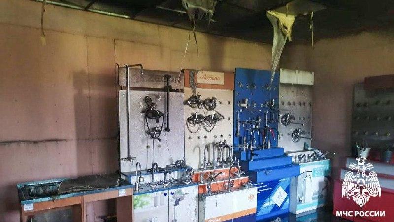 В Киселевском ГО ликвидирован пожар в магазине сантехники