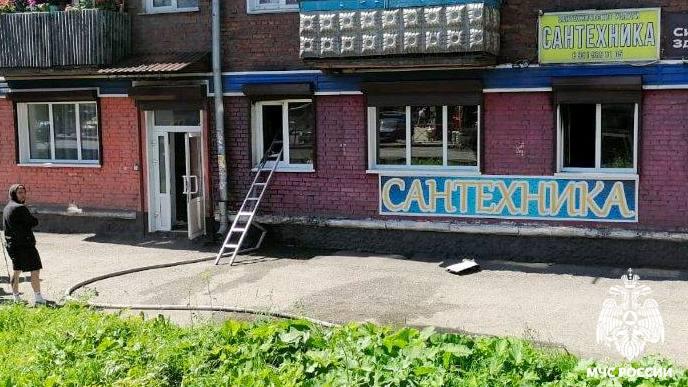 В Киселевском ГО ликвидирован пожар в магазине сантехники