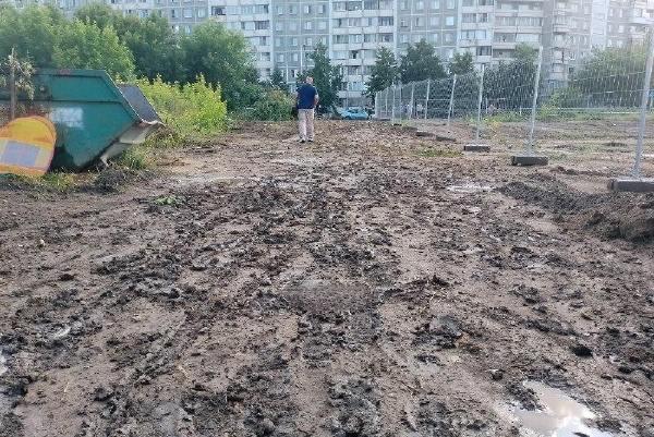 На Северо-Чемском из-за стройки парка «Чемской берег» снесли лестницу к...