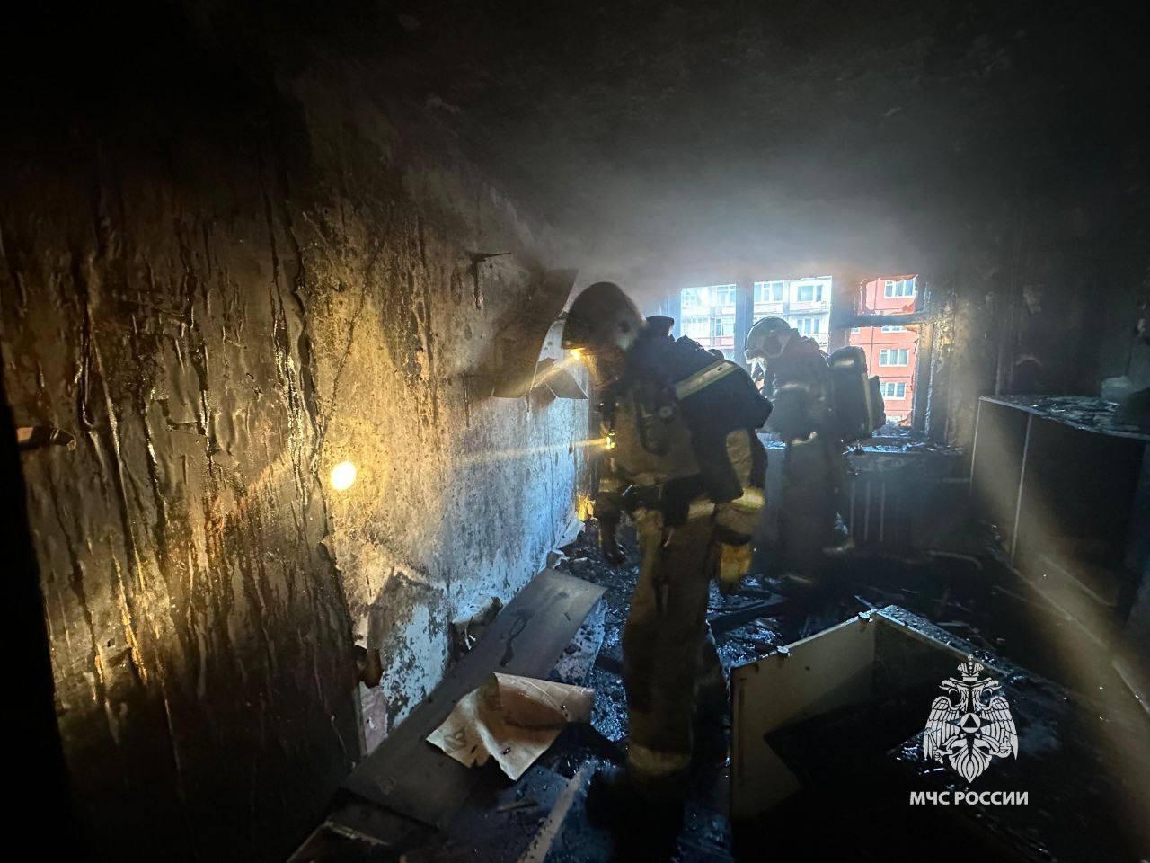 Восемь человек спасли на пожаре в Норильске.