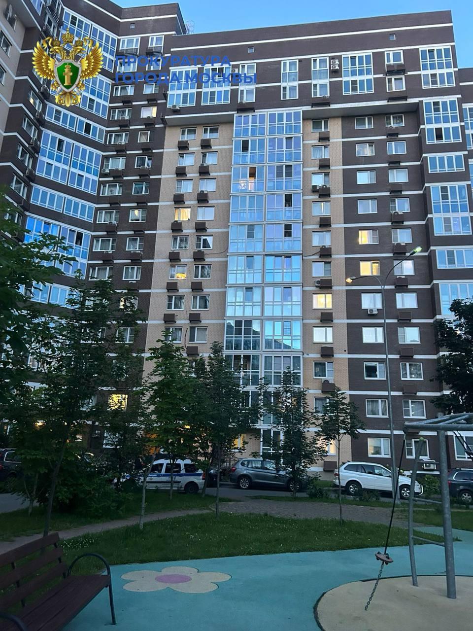 Жители ЖК в Новой Москве устроили стрельбу по детской площадке из...