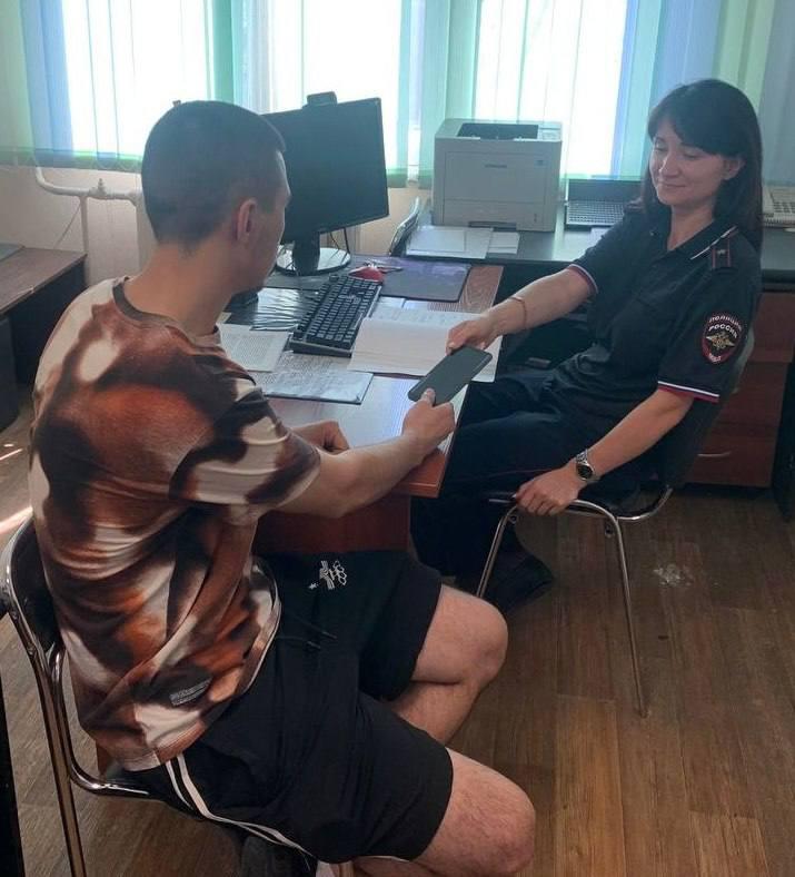 Железногорские полицейские вернули похищенный телефон законному владельцу В...