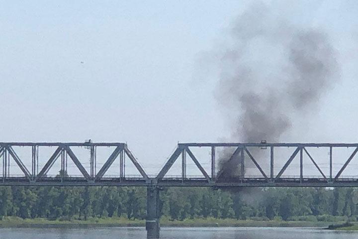 Мост через Енисей потушили в Хакасии