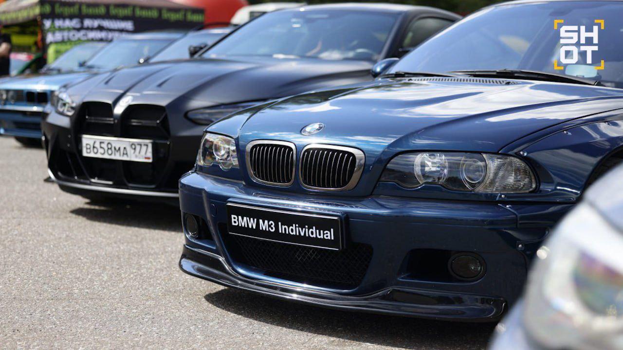 Два рекорда России установили сотни водителей BMW в честь 50-летнего юбилея легендарной «трёшки»