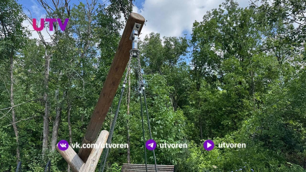 Оренбуржцы сообщают о разрушающемся креплении качели в парке «Березка» На...