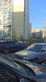 В Екатеринбурге парень выпрыгнул из окна со словами «да пох#й».