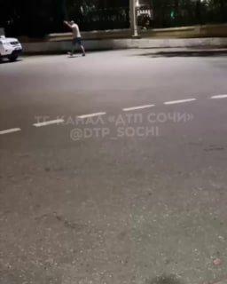 В Сочи пьяный мужик дал оплеуху гаишнику и пошел по своим делам