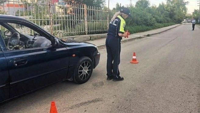 Под Екатеринбургом автомобиль сбил подростка на тротуаре По словам матери...