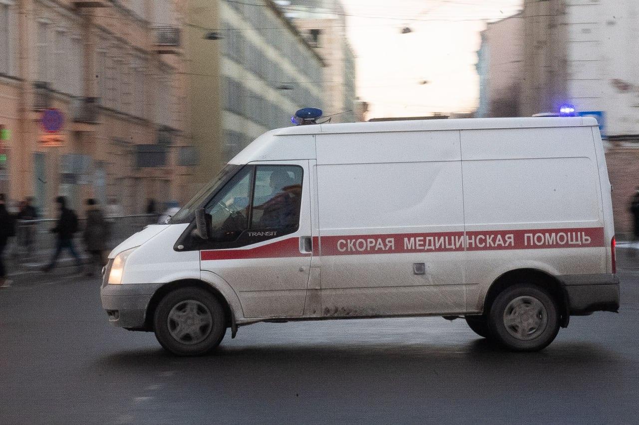 Медиков скоро помощи дважды чуть не убили за один день Сначала в субботу на...