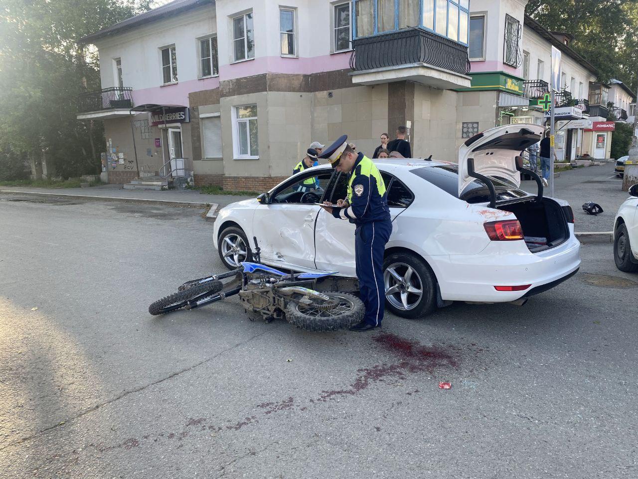 В Первоуральске нетрезвый мотоциклист попал в ДТП. В результате происшествия пострадали два человека