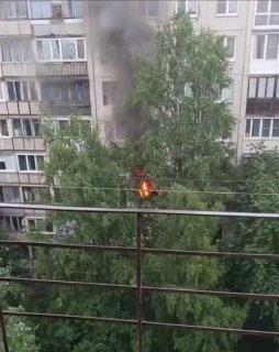 Смертельный пожар произошел в доме на Искровском проспекте Пожарные вынесли...
