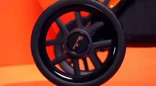 Lamborghini представила детскую коляску Reef AL Arancio за $5 тысяч (₽400 тысяч) — лимитированная модель выполнена в стиле культовых суперкаров бренда.