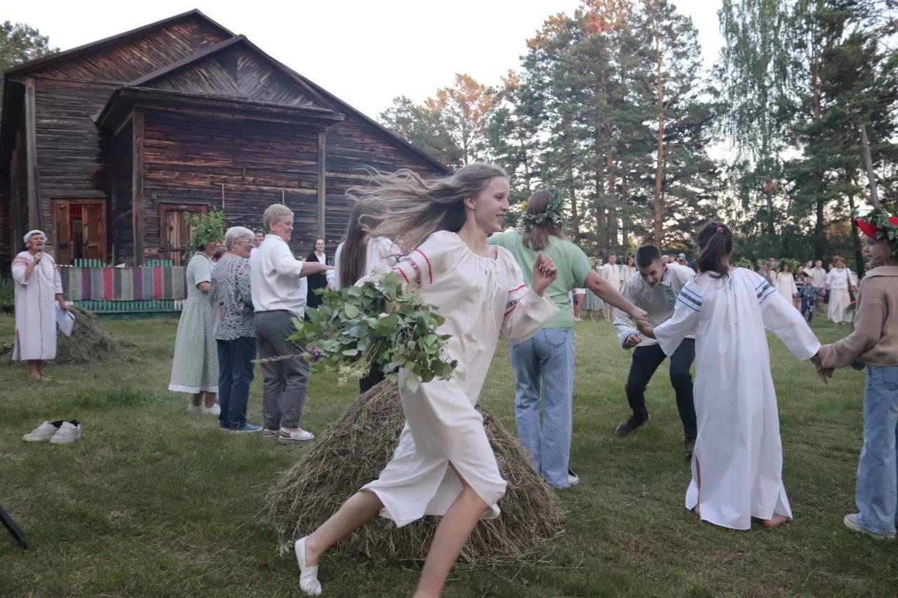 Немного кадров с празднования дня Ивана Купала в селе Залипье Абанского...