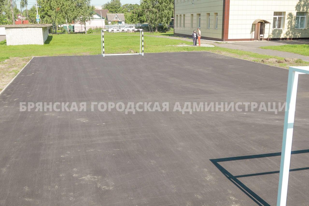 В школе №34 строят универсальную спортплощадку