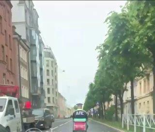 В Петербурге заметили необычного курьера для важных доставок 🇷🇺 Источник: ЧП...