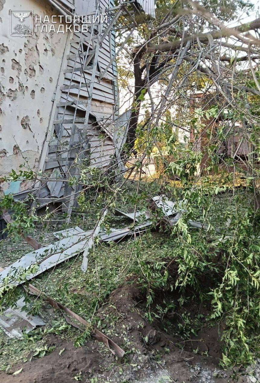 Город Шебекино подвергся обстрелу со стороны ВСУ. Пострадали два мирных жителя, один из них 14-летний ребёнок