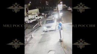 В Москве охранник платной парковки пытался остановить водителя-бородача, но был задавлен насмерть