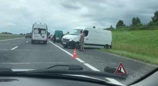 Вчера на трассе Кемерово — Новокузнецк в районе Полысаево столкнулись два...