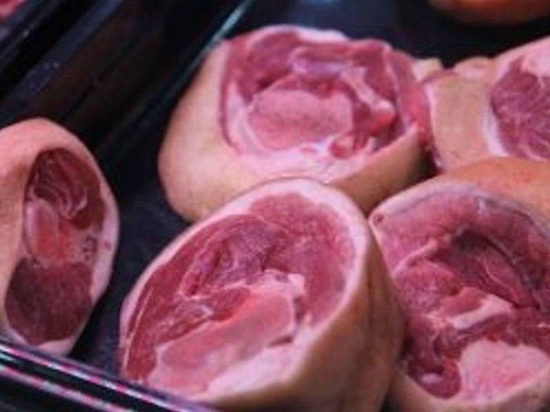 Опасную сметану, сыр и мясную продукцию выявили в поселковом магазине...