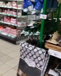 Крысофобам отойти от экрана — пока Москва плавится от жары, питерские крысы спасаются от холода в продуктовых