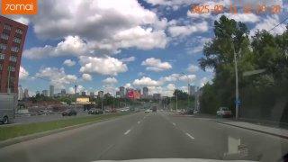 Появилось видео с моментом ДТП на Ипподромской. Видно, что автомобиль вылетел...