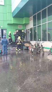 В ТЦ на Бирюлевской улице произошел пожар в кафе. Посетителей эвакуировали 🇷🇺...