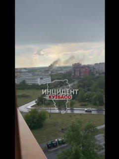 Жилой дом горит на ФПК в Кемерове По словам очевидцев, пожар в доме в пер....