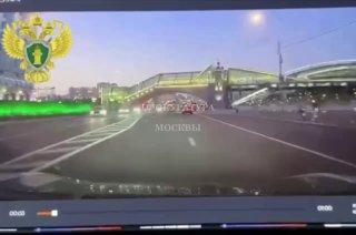 Момент ДТП на Бережковской набережной от лица водителя электрокара В...