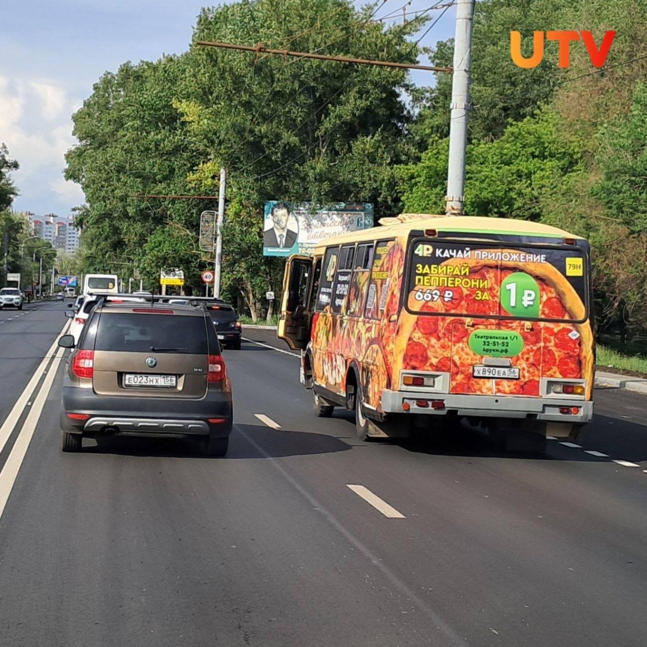 В Оренбурге водитель маршрутки вынужден был ехать с открытой дверью из-за...