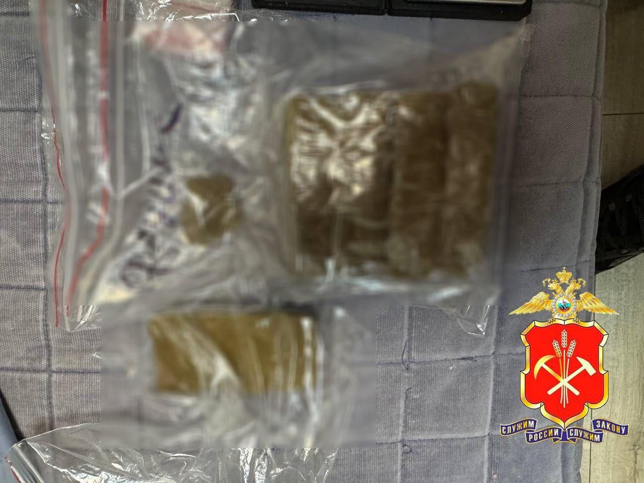 В Кемеровской области – Кузбассе полицейские задержали торговцев экстази и изъяли у них более 4 килограммов наркотиков