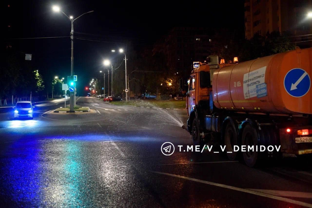 Полив улиц стартовал в городе