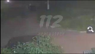 В Красноярске пьяная компания совершила нападение на мужчину с беременной...