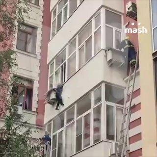 Женщину спасли в центре Москвы.