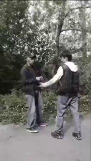 В Киселевске завелся парень, который избивает прохожих и пропагандирует...