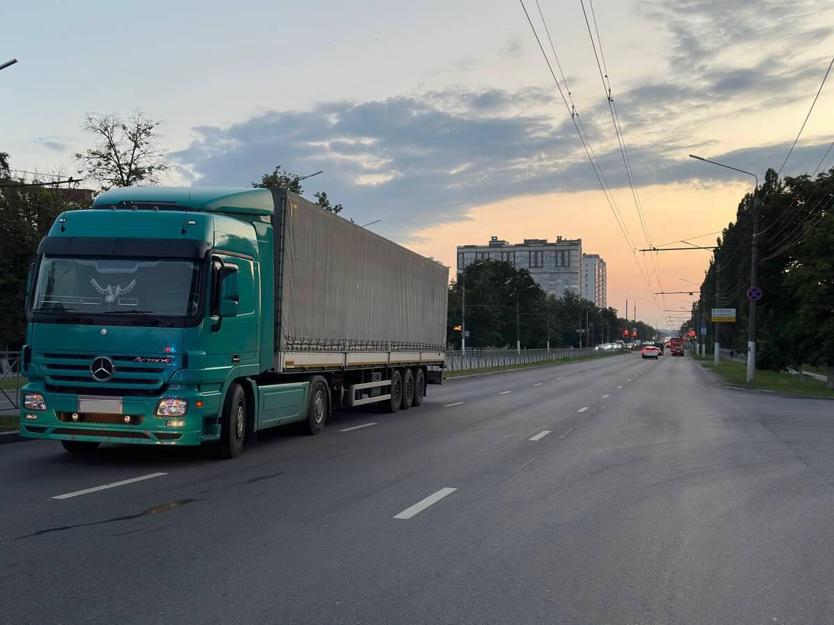 Фура на встречке
