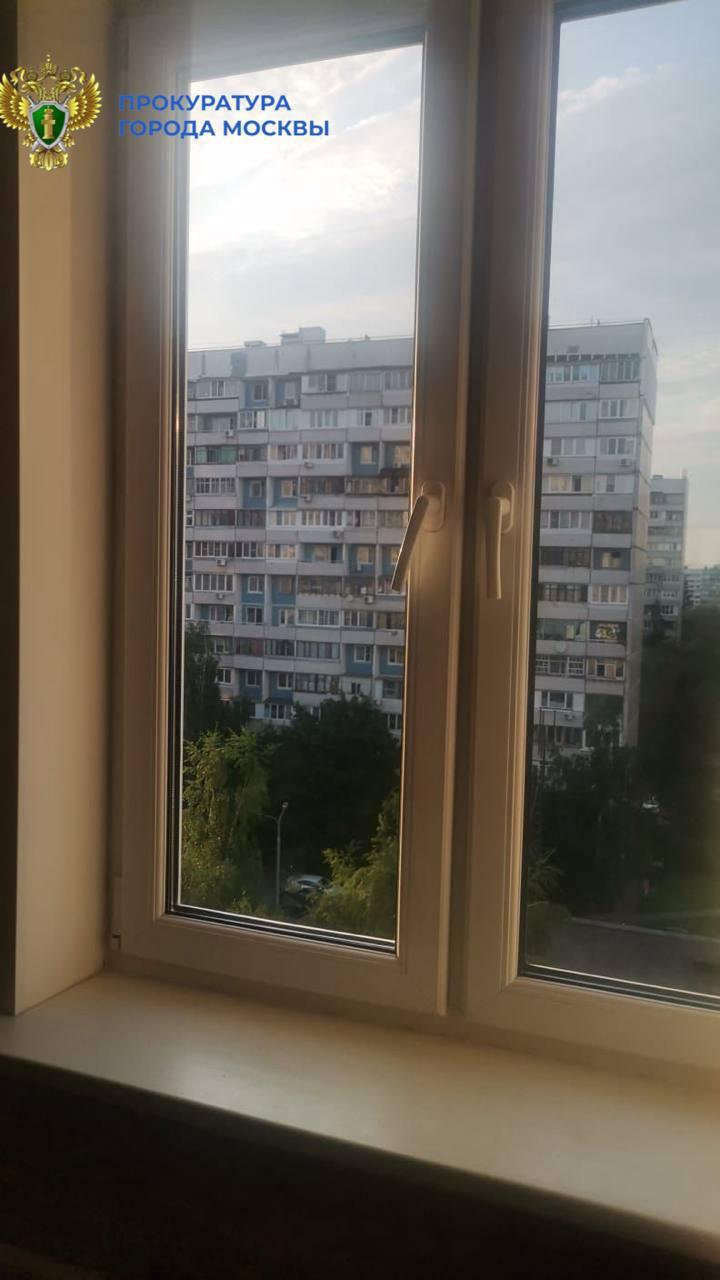 На Ореховом бульваре из окна квартиры с высоты 9-го этажа выпала 6-летняя...